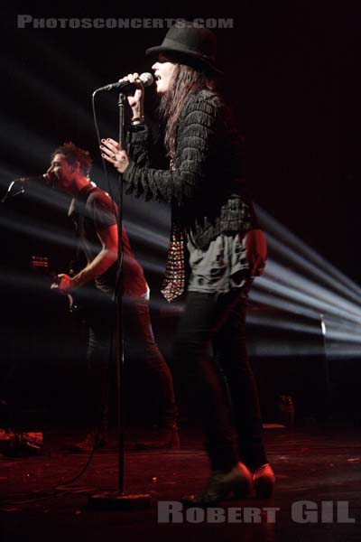 THE KILLS - 2008-10-28 - PARIS - Le Bataclan - Alison Nicole Mosshart - James William Hince